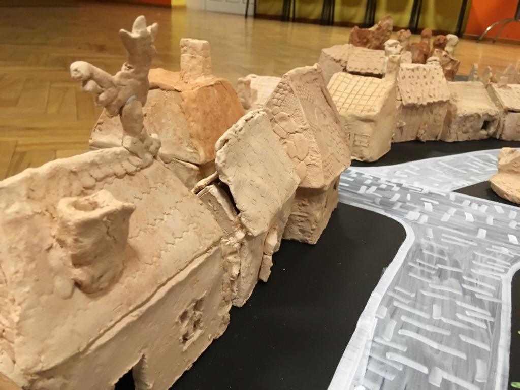 miasto z gliny kazimierz biskupi 3 - Sławomir Zasadzki - Radio Poznań