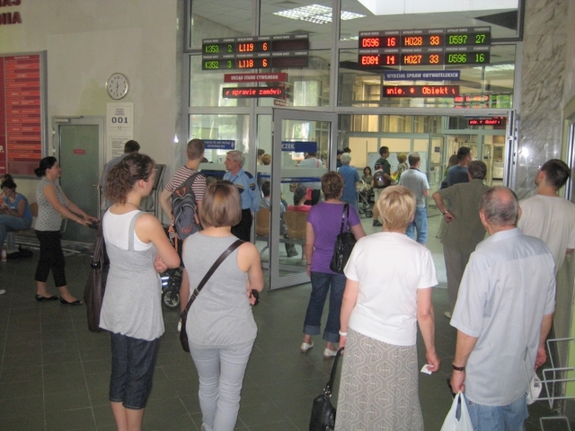 Urząd Miejski - kolejki po zaświadczenie - Adam Michalkiewicz