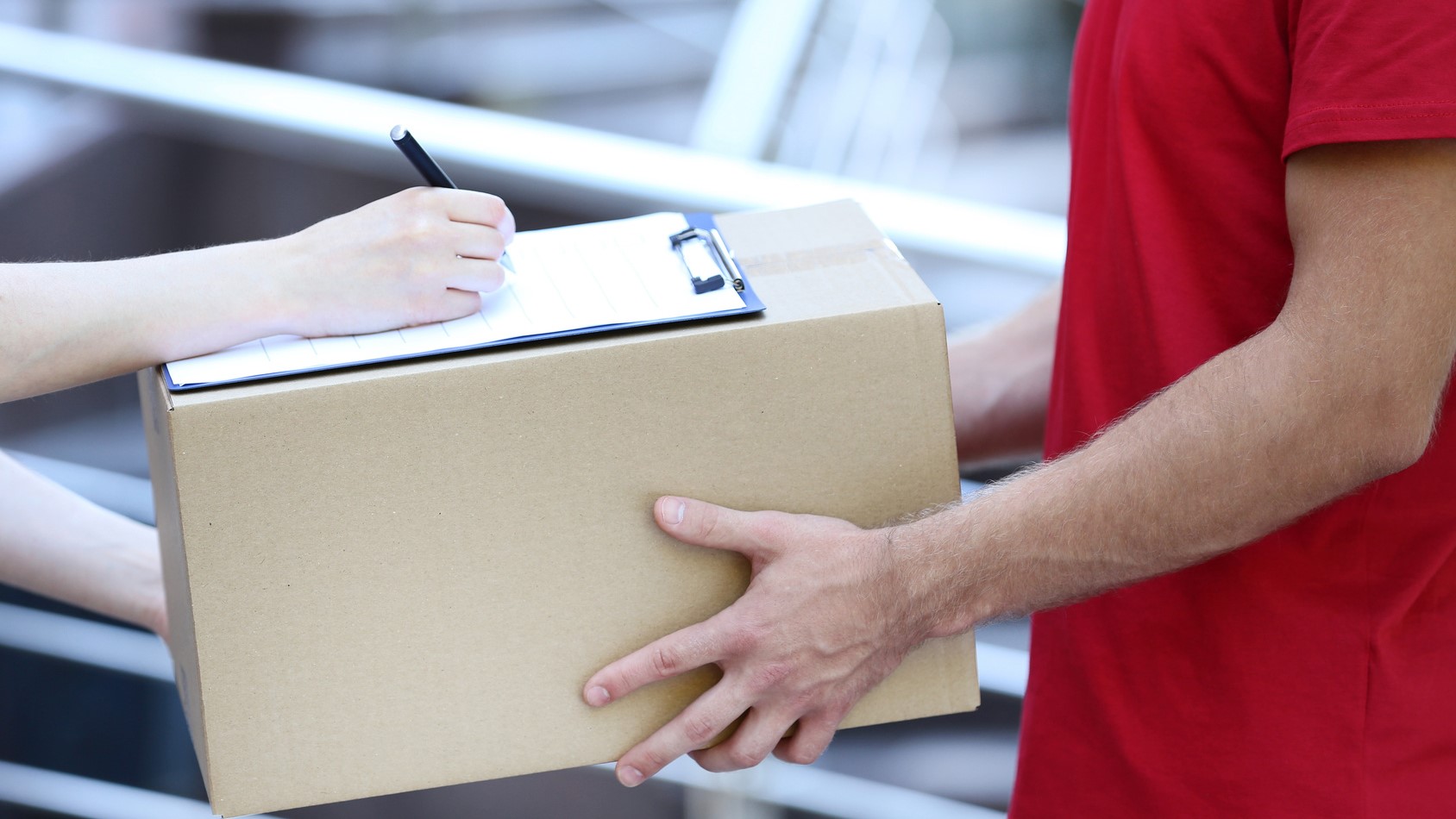 kurier paczka przesyłka - fotolia