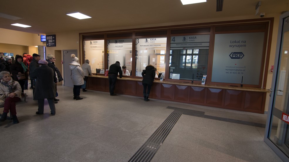 kasa biletowa dworzec poznań pkp - Wojtek Wardejn - Radio Poznań