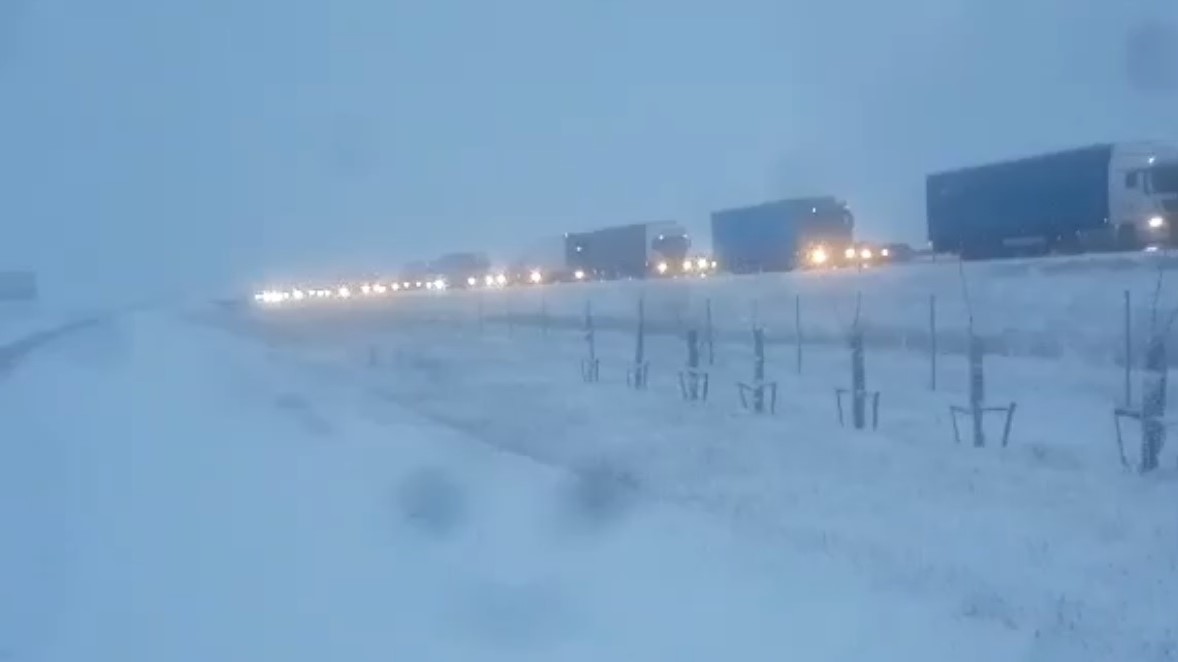 korek a2 przedświąteczny śnieg - MotoSygnały 