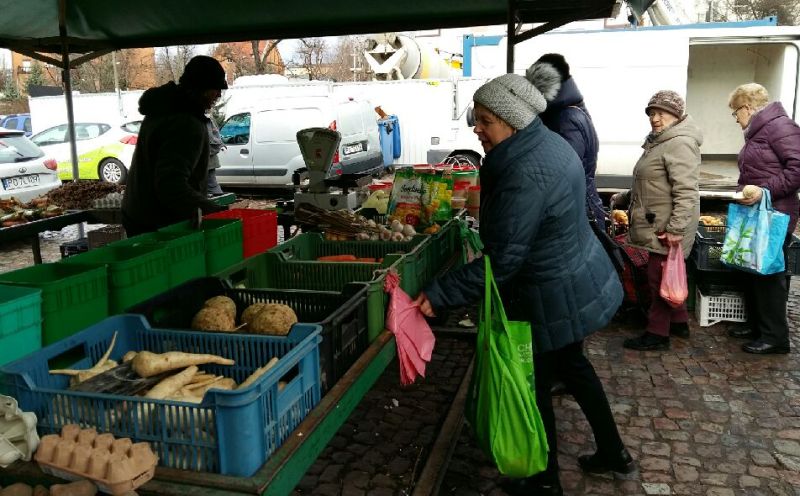 targowisko zakupy rynek ryneczek senior - Magda Konieczna - Radio Poznań