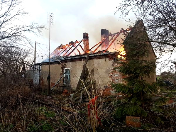 pożar domu mnichowo gniezno - PSP Gniezno