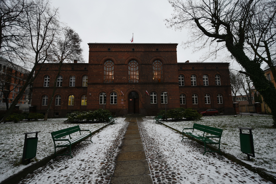 uczniowie zaprosili do marynki w Liceum św. Marii Magdaleny - Wojtek Wardejn - Radio Poznań