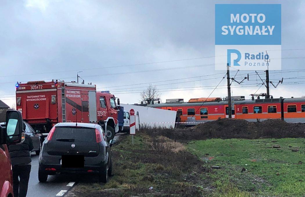 wypadek golęczewo bus wjechał pod pociąg - MotoSygnały / Bogumił Barnaś 