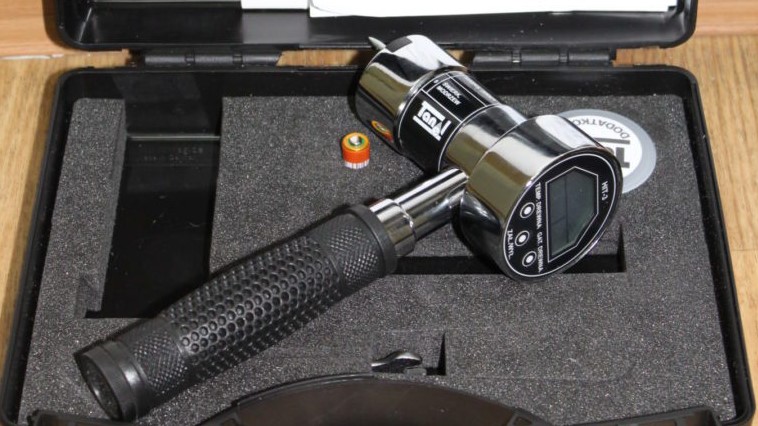 urządzenie do pomiaru wilgotności drewna - Straż Miejska Ostrów Wlkp.