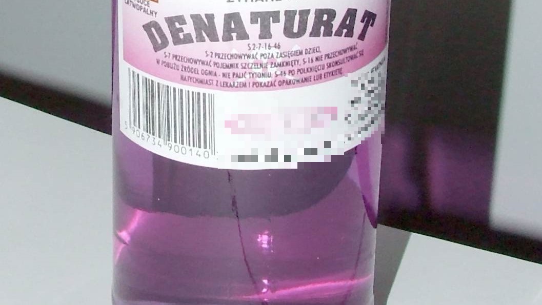 denaturat - By Hiuppo - Praca własna, CC BY-SA 2.5, https://commons.wikimedia.org/w