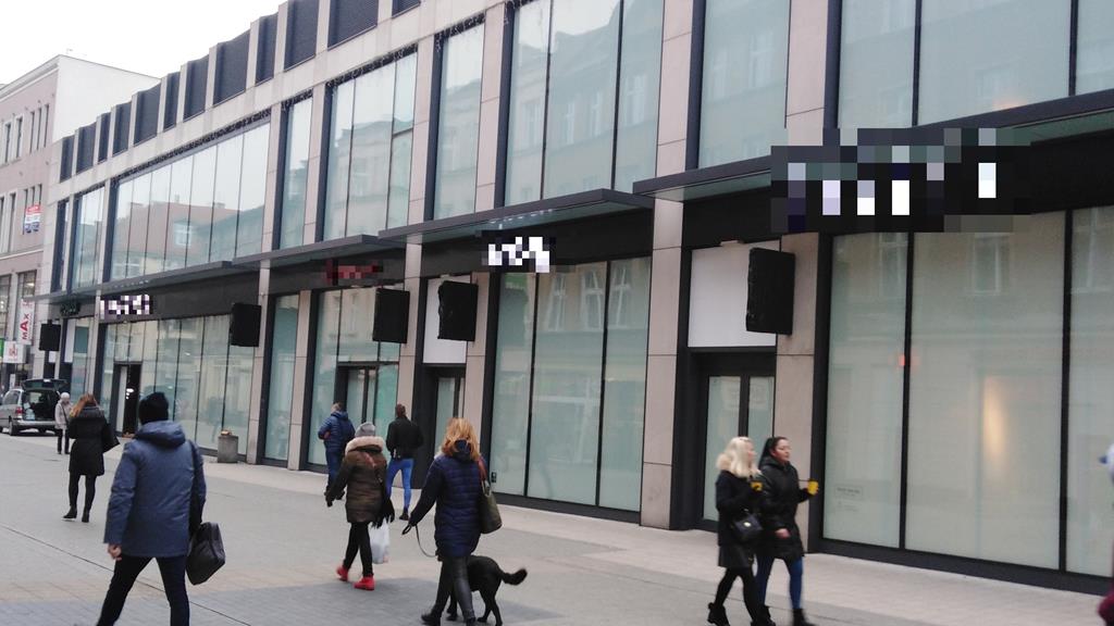 puste witryny sklepy półwiejska - Wojtek Wardejn