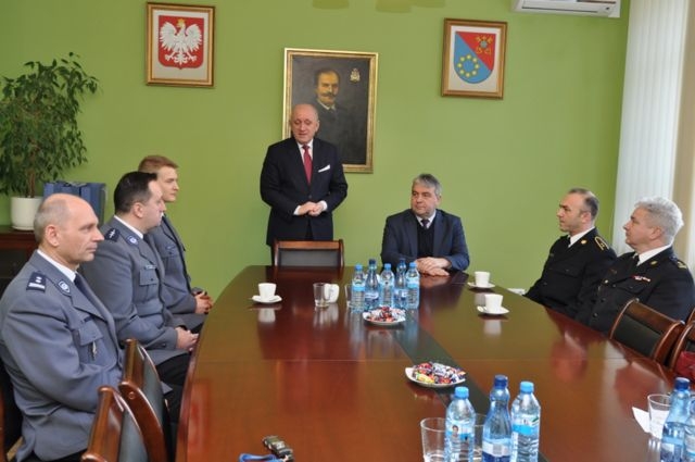 ratują nawet po służbie ostrów bohaterowie - www.powiat-ostrowski.pl