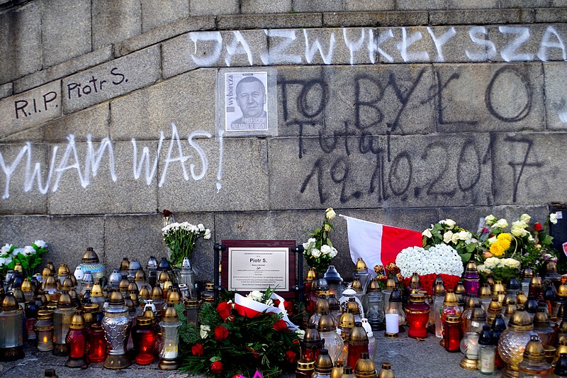 piotr szczęsny warszawa plac defilad - Mateusz Opasiński - Wikimedia Commons