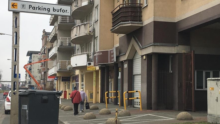 bezdomny kontener śmieciarka  - Adam Michalkiewicz