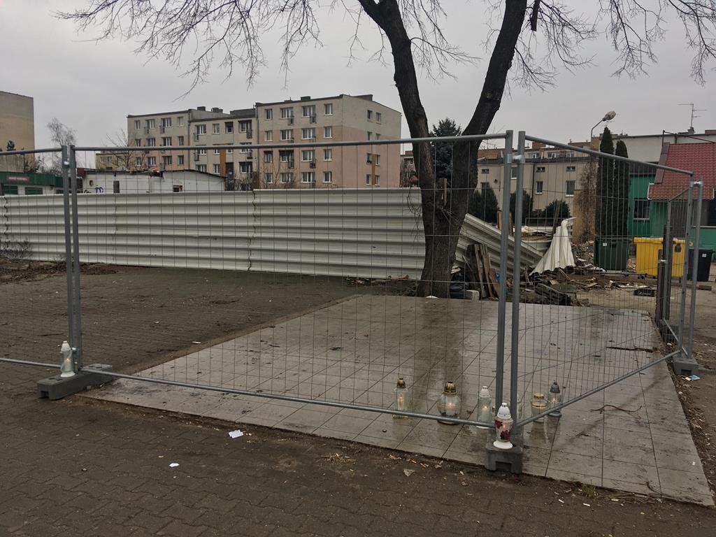 rok od tragegii na dębcu znicze - Adam Michalkiewicz