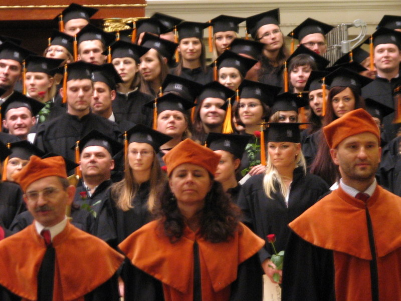 Renata Beger wśród absolwentów - Sandra Żochowska 