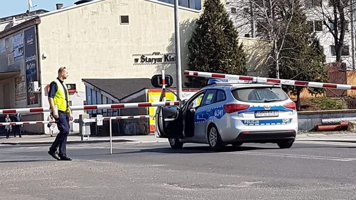 policja utknęła rogatki puszczykowo - FB: Paweł Ksycki