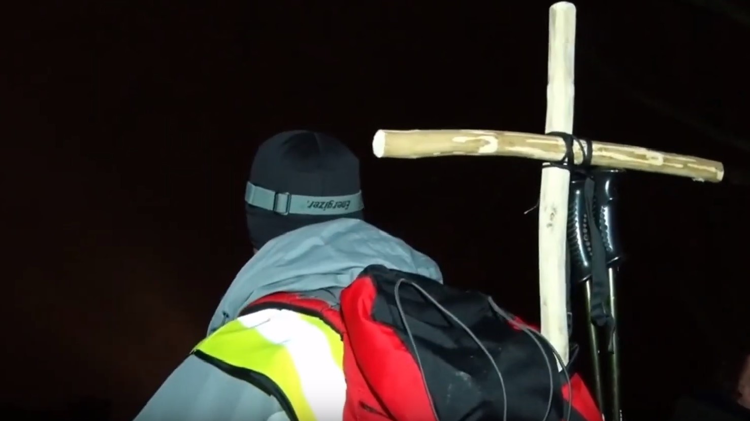 ekstremalna droga krzyżowa plecak krzyż noc - Kacper Witt