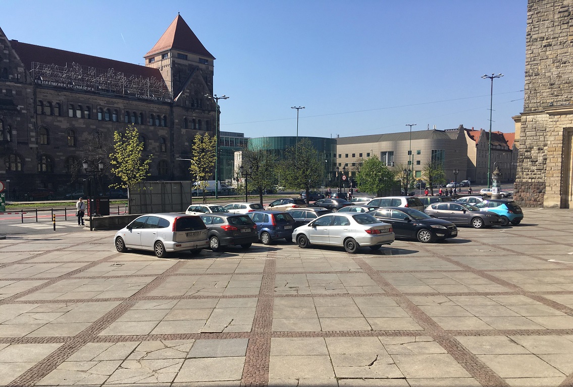 parking zamek poznań samochód marcin święty - Jacek Butlewski