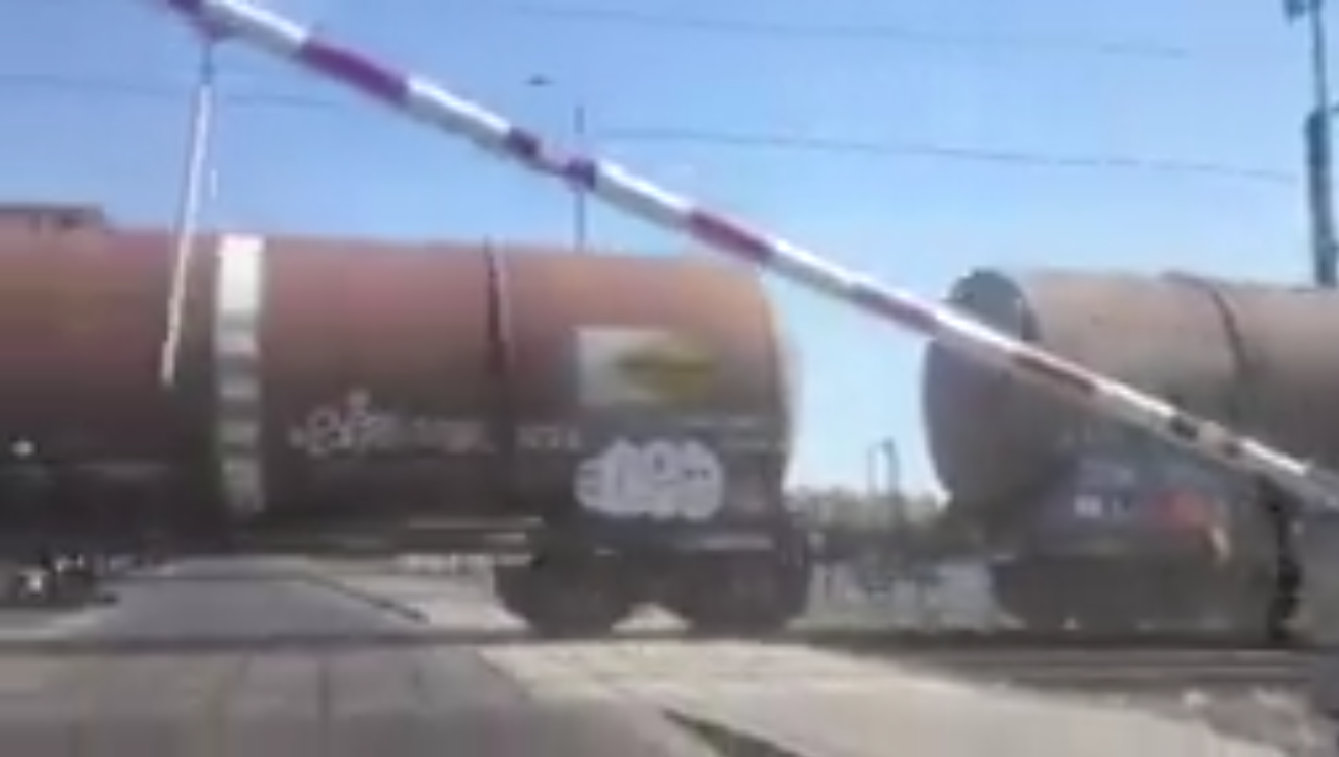 oborniki przejazd kolejowy pociąg rogatki szlabany - Marcin Jackiewicz