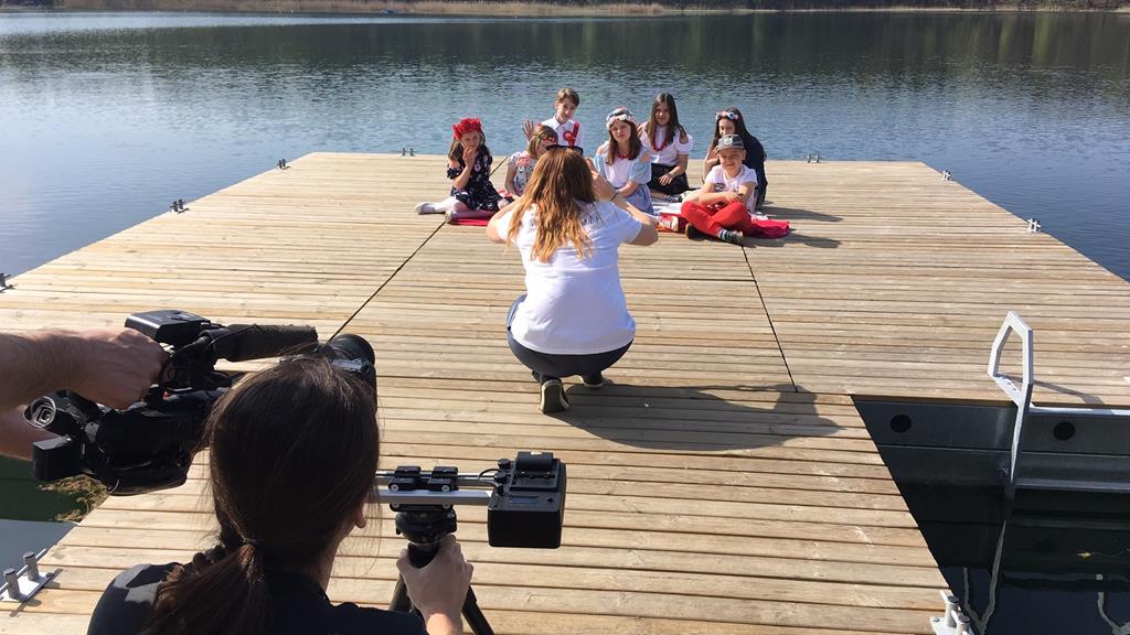 piła teledysk dzieci Hymn przedszkolaków - Przemysław Stochaj