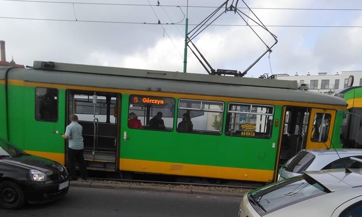 wykolejona 8ka - Facebook - Spotted: MPK