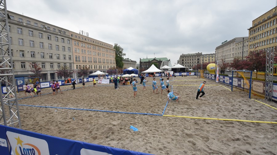 plaża na placu Wolności w Poznaniu - Wojtek Wardejn