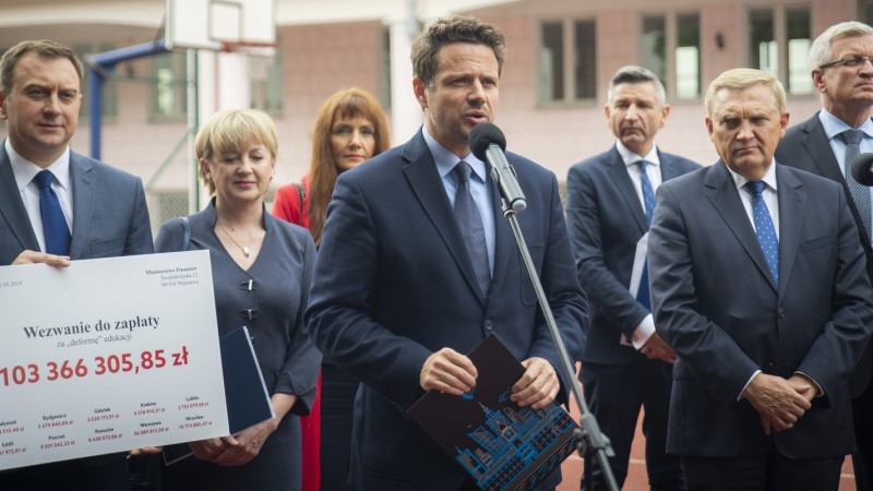 samorządowcy żądają zwrotu  - UM Warszawa