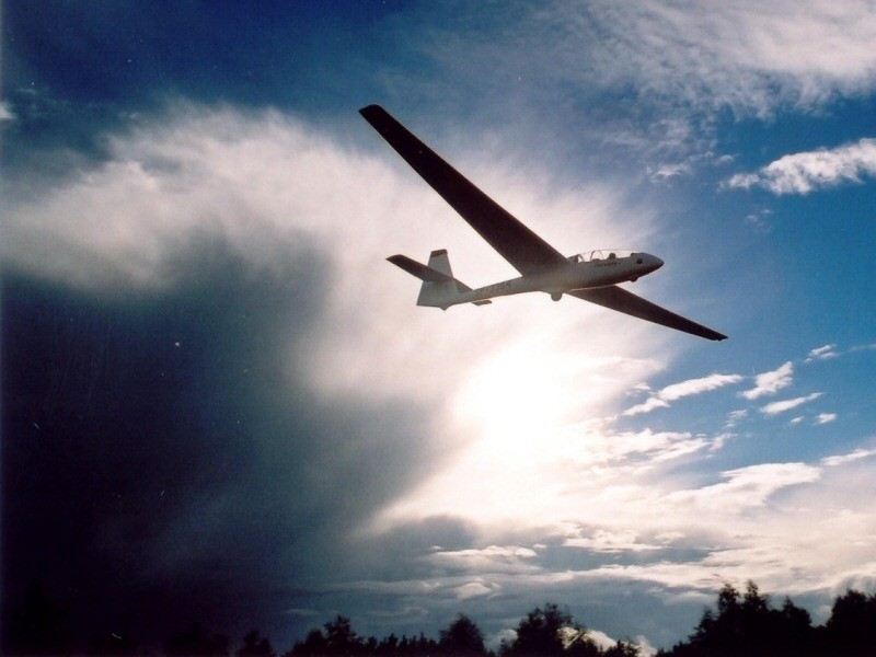 szybowiec niebo chmury latanie - aeroklub.poznan.pl