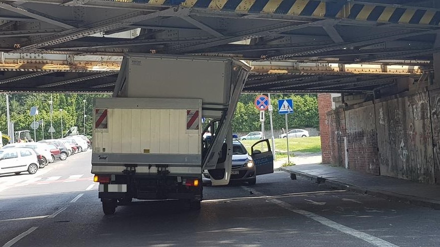 wiadukt al niepodległości samochód dostawczy - Hubert Jach