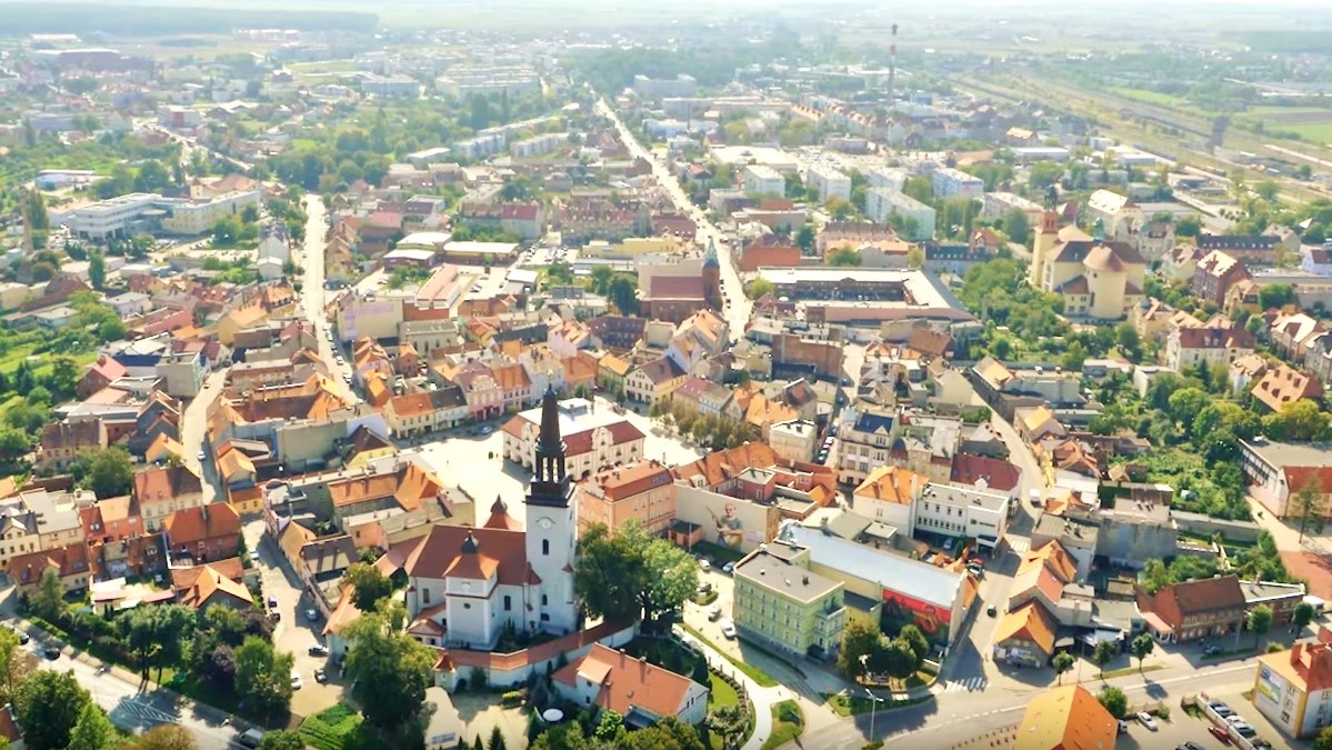 jarocin rynek z lotu ptaka  - YT: Gmina Jarocin