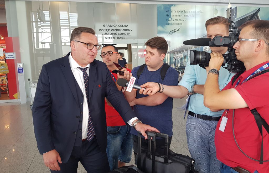 czesław michniewicz kadra lotnisko - Grzegorz Hałasik