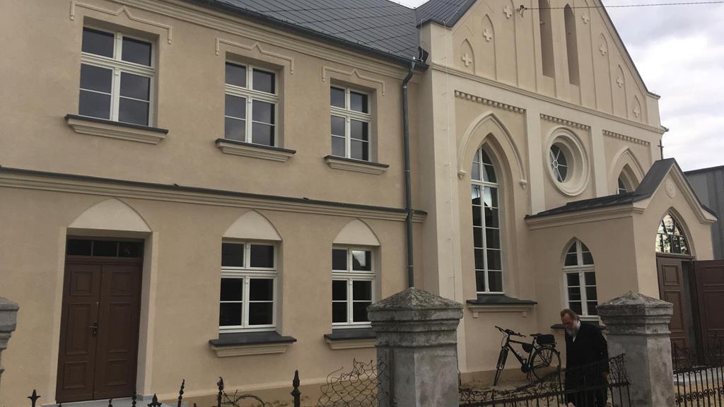 Zabytkowa kaplica ewangelicka w Koźminku  - Danuta Synkiewicz