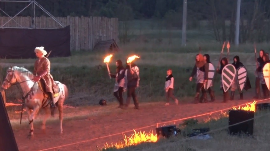 orzeł i krzyż murowana goślina - Leon Bielewicz