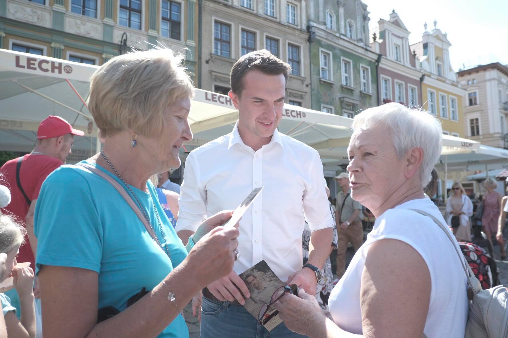 adam szłapka poznań - Materiały prasowe