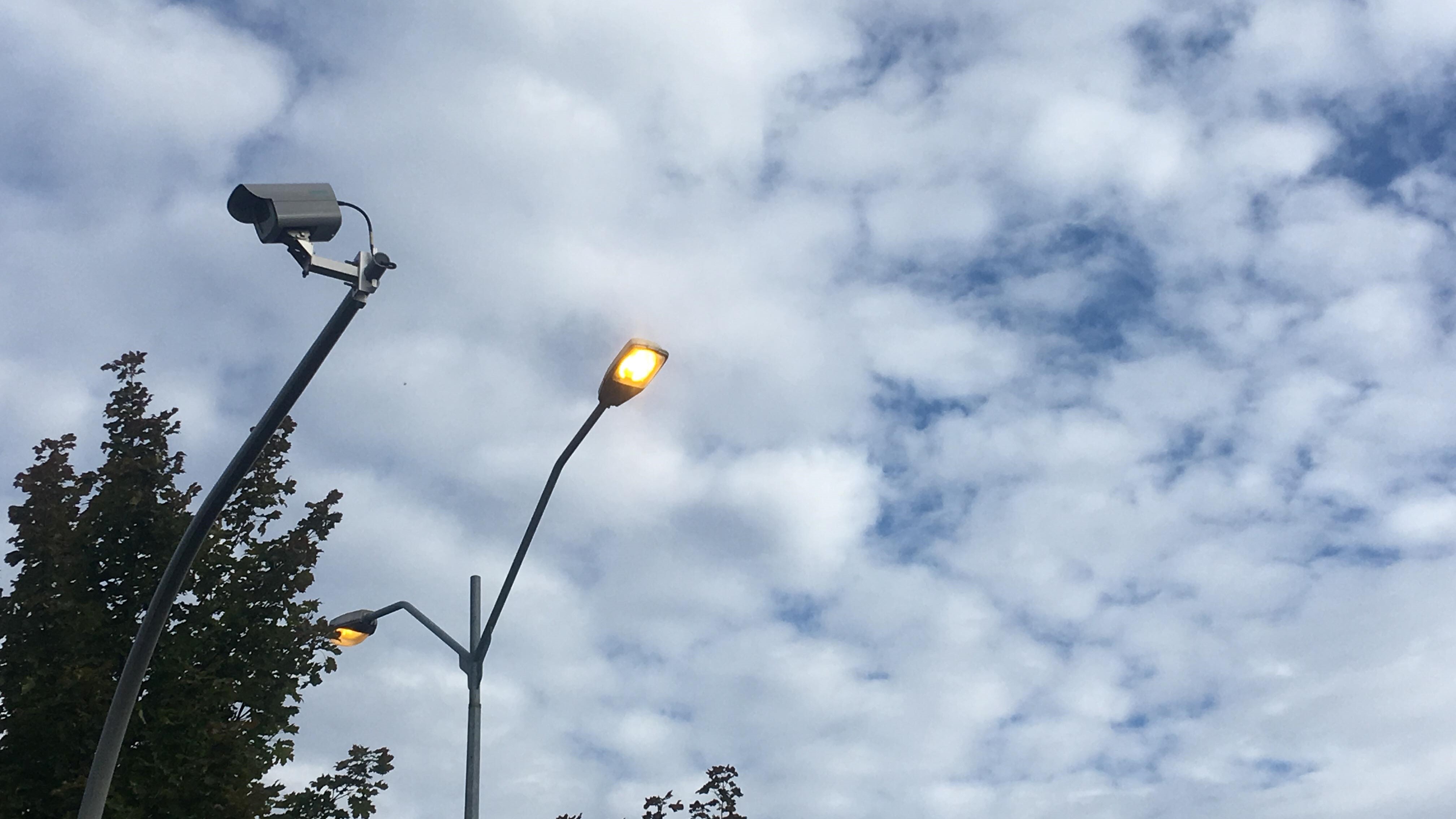 lampy latarnia święcą w dzień - Jacek Butlewski