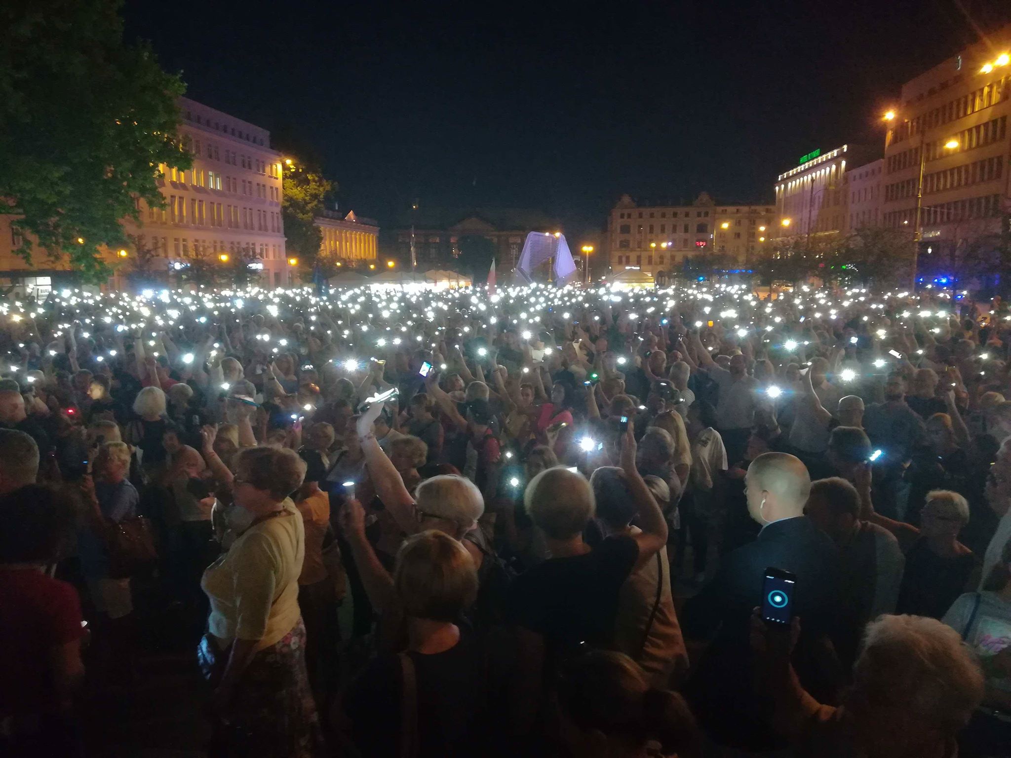 łańcuch światła ziobro musi odejść - Sandra Soluk