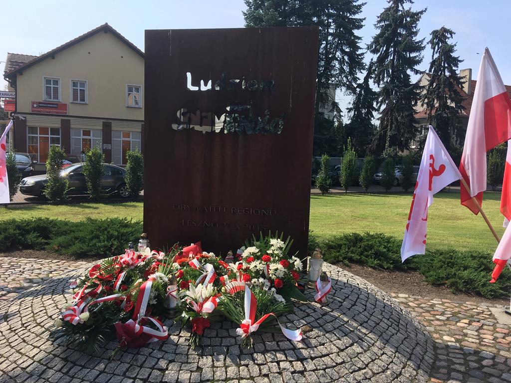 Pomnik "Ludziom Solidarności" leszno - Jacek Marciniak