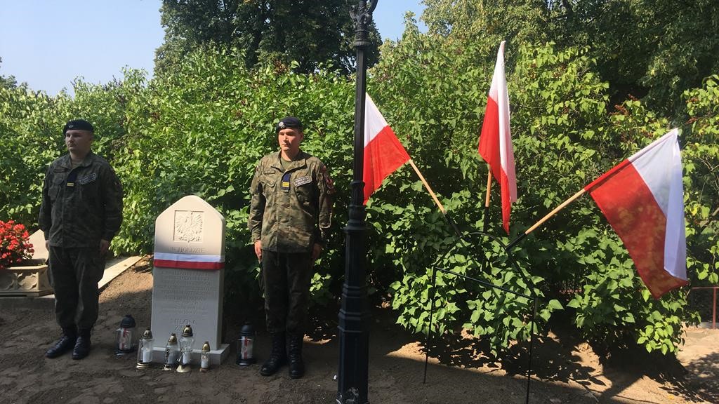 odslonęecie tablicy Mądre - Rafał Regulski