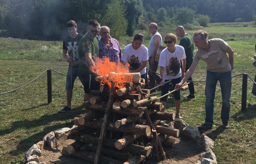 płonie cios słonia - Jacek Butlewski