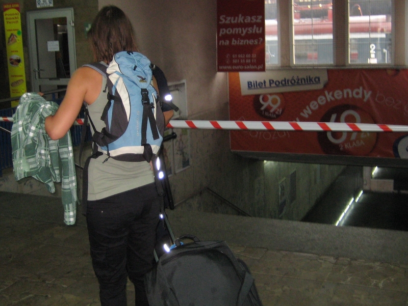 Zalane przejście na dworcu - Anna Skoczek