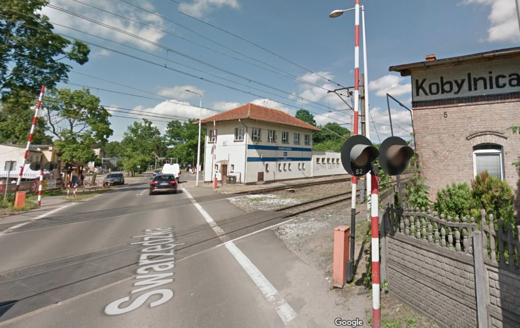 kobylnica tunel - Google Maps