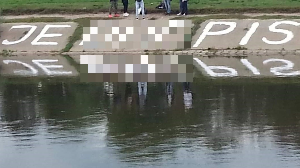 napis nad wartą pis - Twitter