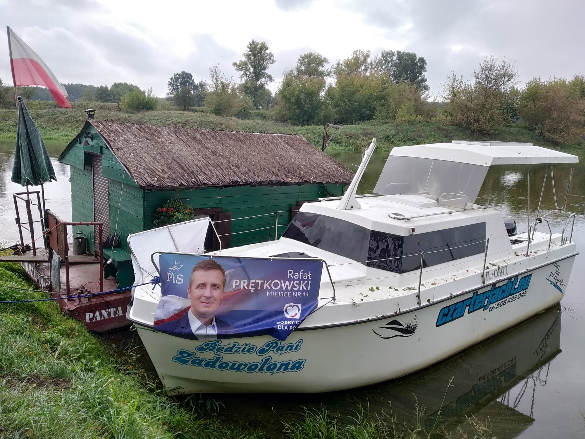 zwiesił baner kolegi  na łodzi rafała prętkowskiego - Kacper Witt