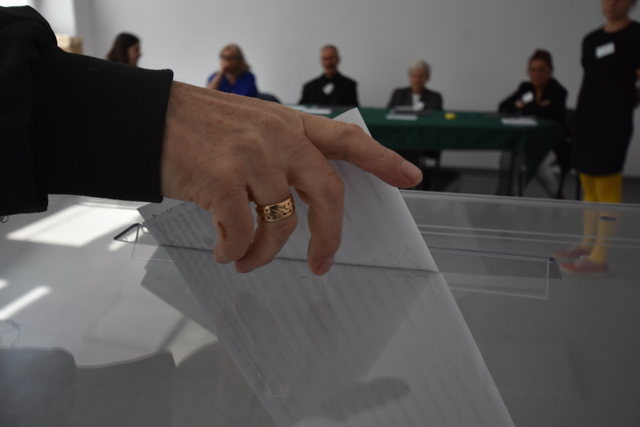 wybory parlamentarne 2019 urna głosowanie - Wojtek Wardejn - Radio Poznań