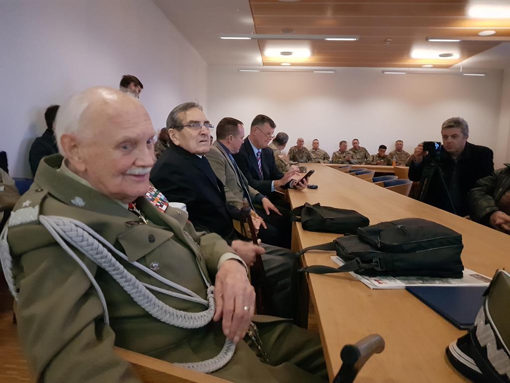 Weterani opowiadają amerykańskim żołnierzom o Powstaniu Warszawskim - Hubert Jach