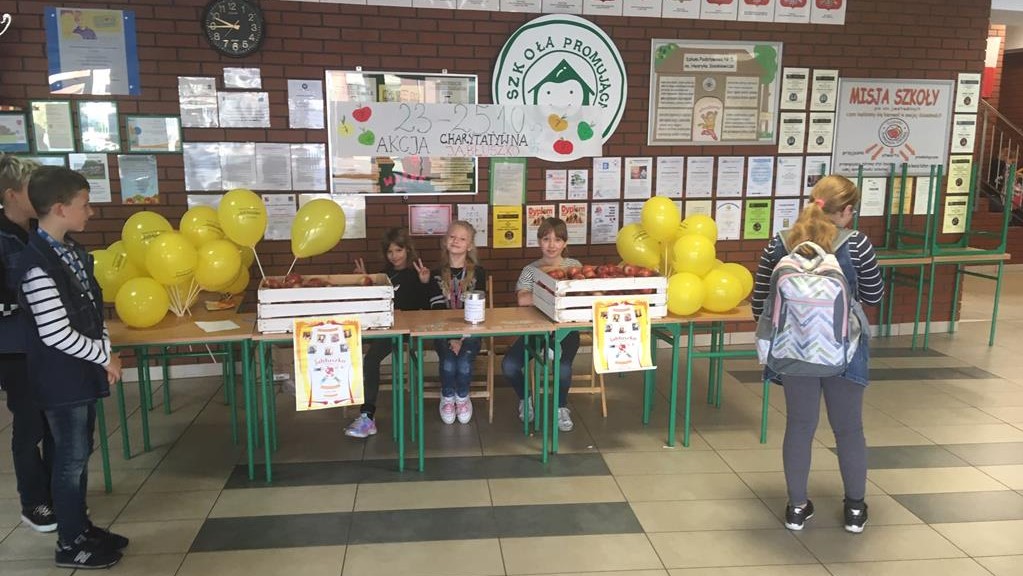 Charytatywne jabłko  - Jacek Marciniak 