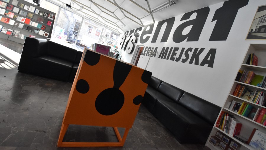 Biedronka azjatycka w Arsenale - Wojtek Wardejn