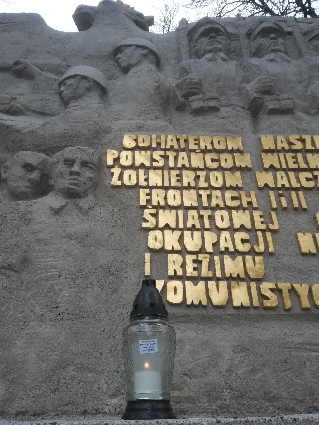 Znicze pod: Pomnikiem w Lesie Bytynskim k. Grzebieniska oraz pod pomnikiem Walk i Męczeństwa w Dusznikach - Towarzystwo Miłośników Ziemi Dusznickiej