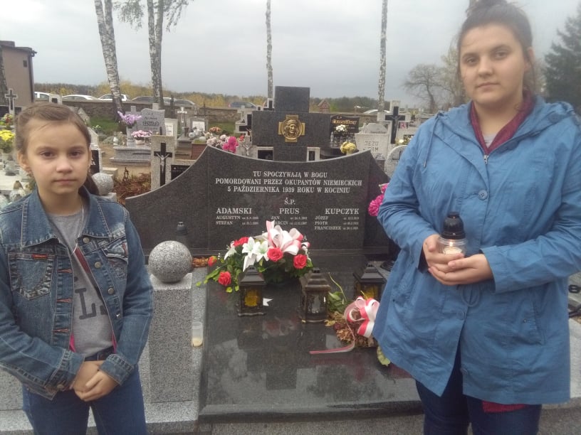 Znicze pamięci zapalili uczniowie z III LO im. Jana III Sobieskiego w Gnieźnie