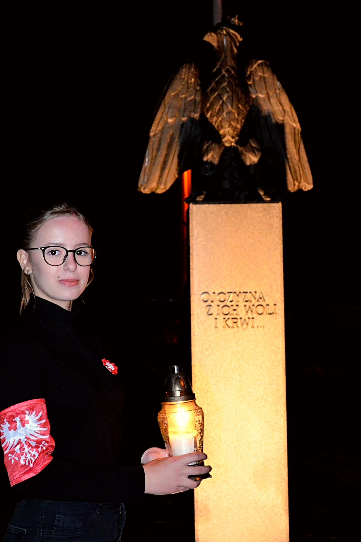 Opalenica 27.10.2019 r. przy "Skwerze Obrońców Wiary i Ojczyzny". Miejsce to znajduje się przy Urzędzie Miasta i Gminy Opalenica.  Patrycja Kasperczak, uczennica klasy 1aBP ZSZ Nr1 w Poznaniu 