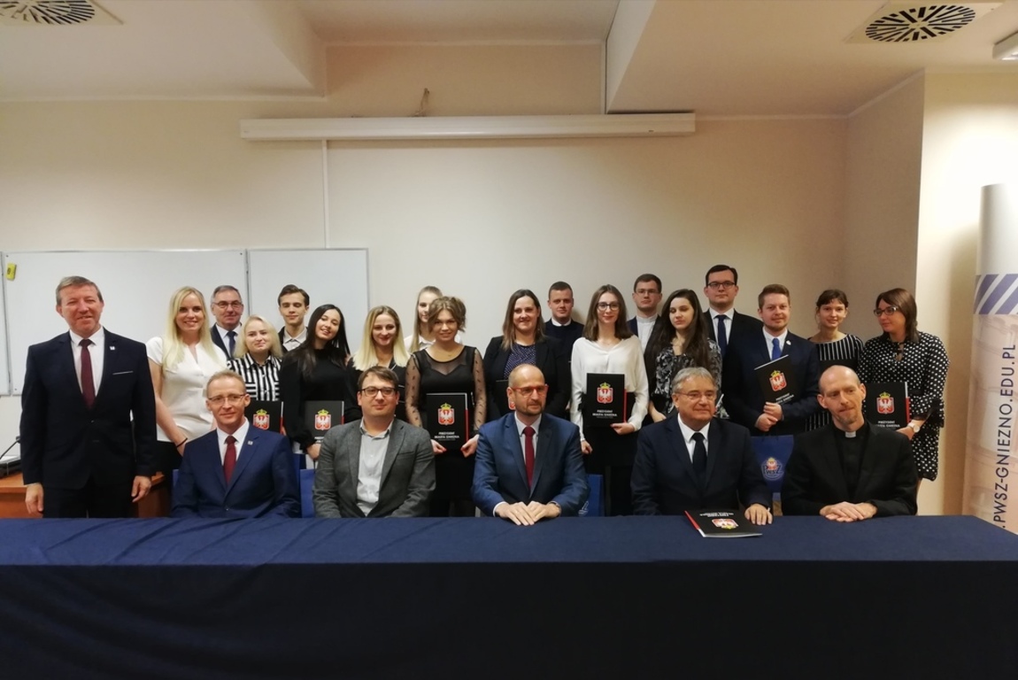 stypendia gniezno - www.gniezno.eu