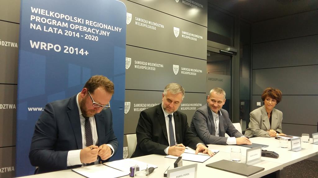 podpisanie umowy na Dzienny Dom Opieki Medycznej - Magdalena Konieczna